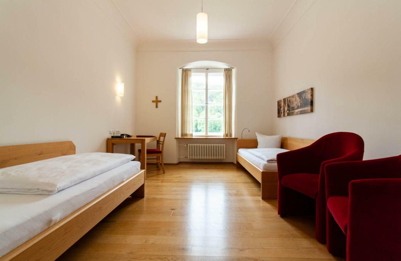 Gaestehaus St. Georg - Weltenburger Klosterbetriebe Gmbh 켈하임 외부 사진